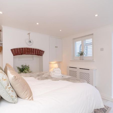 Central Apartment - With Patio And Sofa Bed! Cheltenham Exterior photo