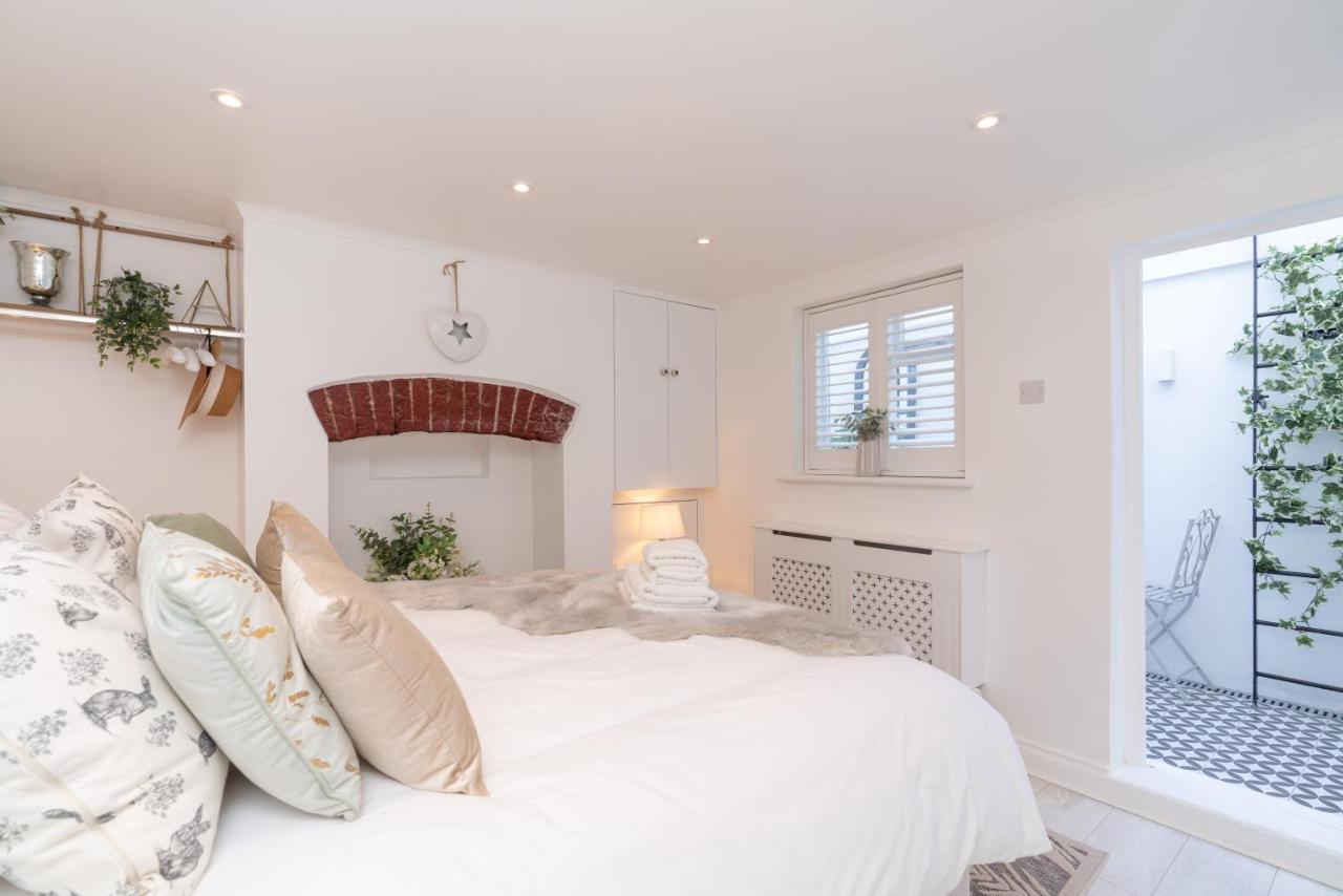 Central Apartment - With Patio And Sofa Bed! Cheltenham Exterior photo