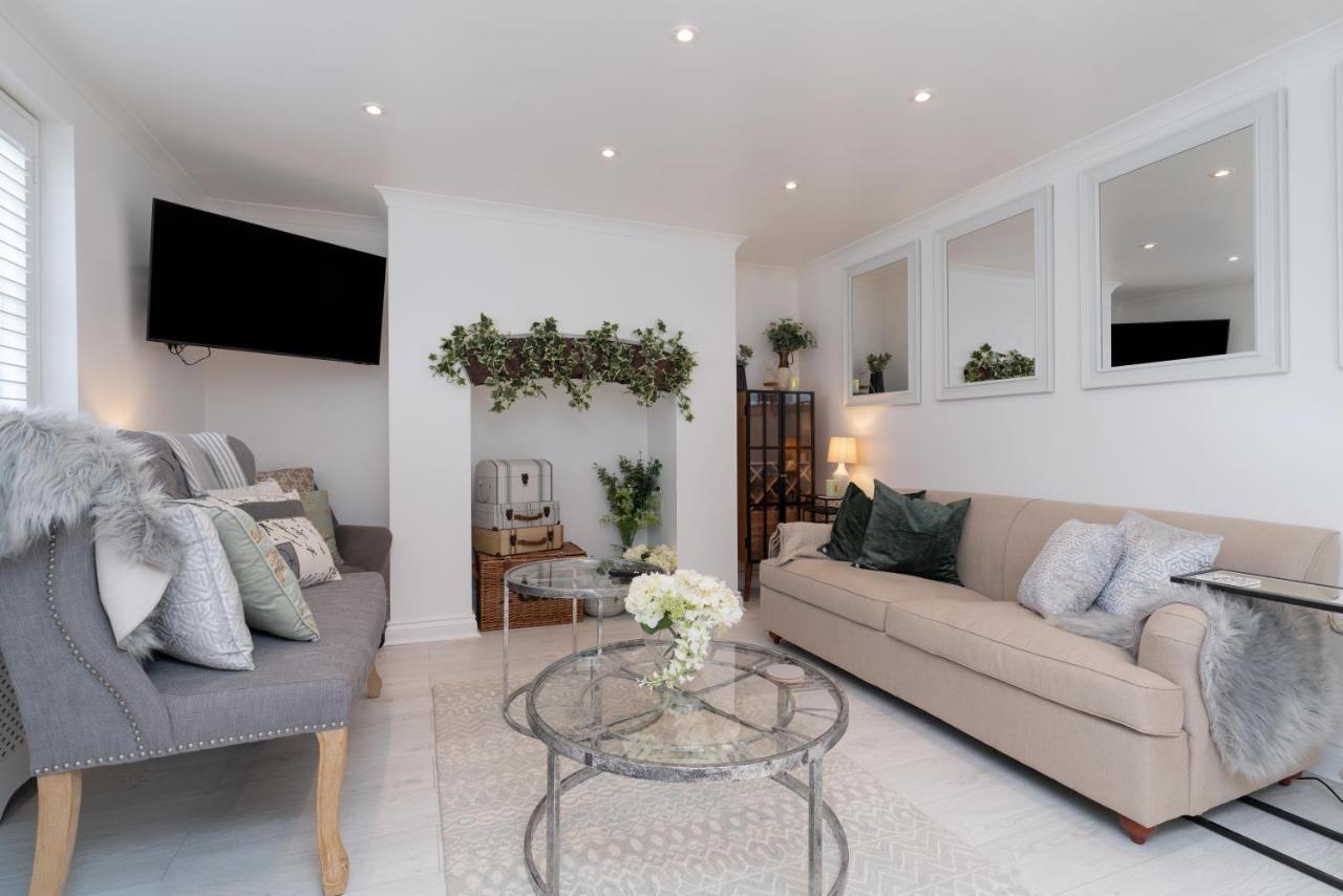 Central Apartment - With Patio And Sofa Bed! Cheltenham Exterior photo